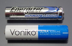 Voniko-alkaline-and-Energizer-lithium-battery.jpg Voniko-alkaline-and-Energizer-lithium-battery.jpg