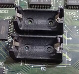 Onboard-battery-holders-installed-by-Apple.jpg Onboard-battery-holders-installed-by-Apple.jpg