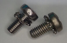 Macintosh-II-screw-new-vs-old-3.5x0.6-8mm-length.jpg Macintosh-II-screw-new-vs-old-3.5x0.6-8mm-length.jpg
