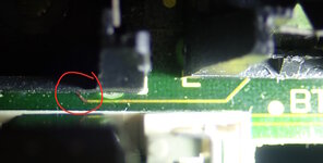 Peeking-between-battery-holder-and-SIMM.jpg Peeking-between-battery-holder-and-SIMM.jpg